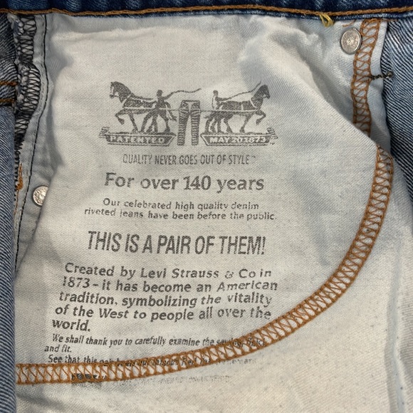 Levi’s 550 jeans in like new condition. 42x30 - Picture 7 of 8